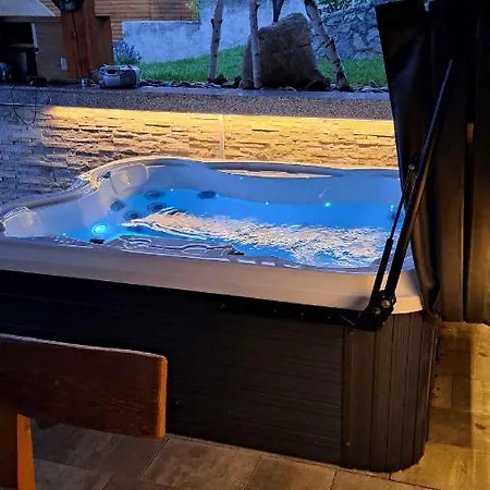 In Kranjska Krain 42901 Двор